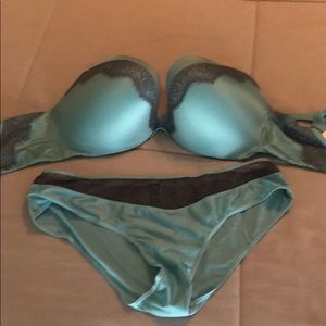 Victoria Secret Bombshell Bra / Panty